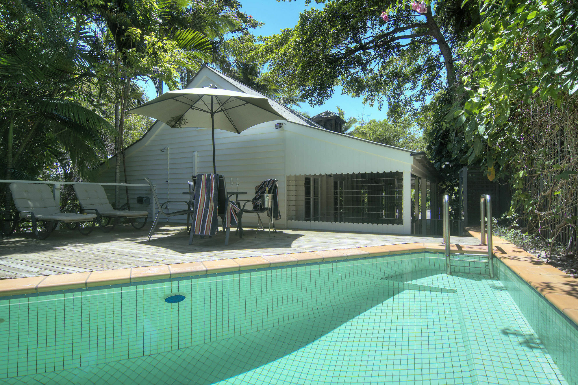 Port Douglas Cottage & Lodge エクステリア 写真